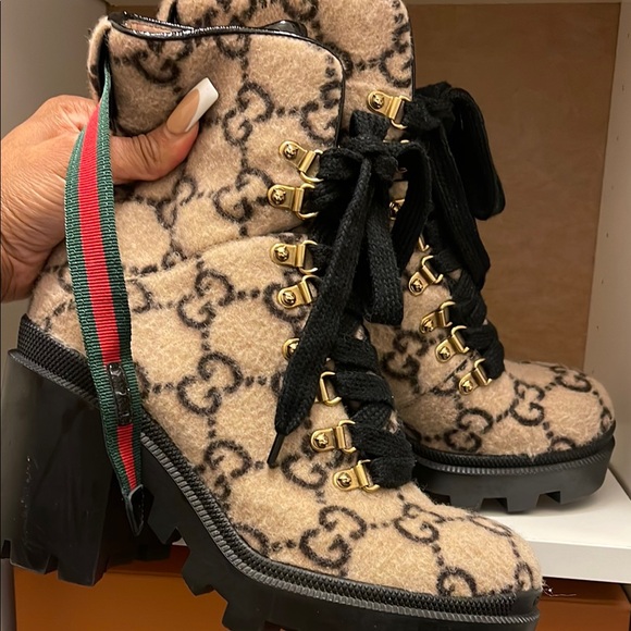 Gucci Women's Beige Lace-Up Boots - Picture 4 of 7